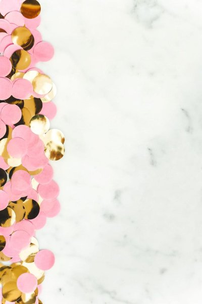 Розовый фон с конфетти