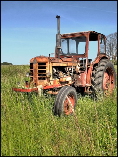 Старый трактор
