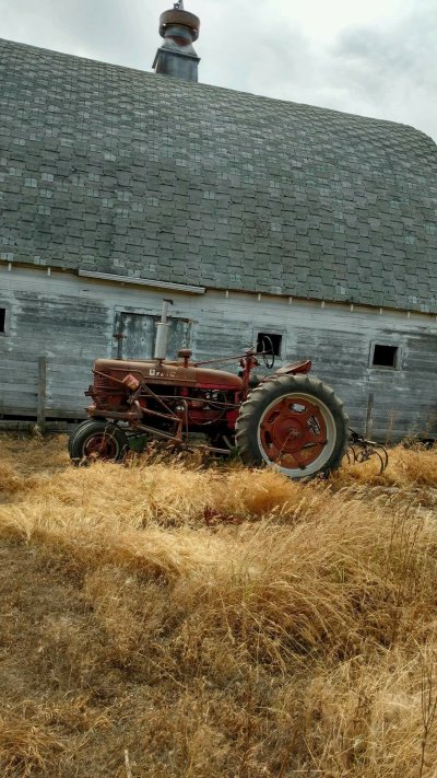 Старый трактор