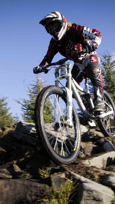 Маунтинбайк стена темный