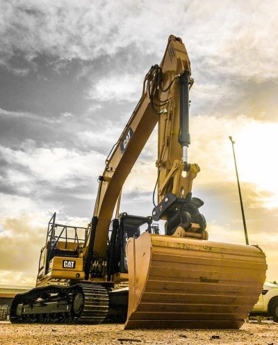 Карьерный экскаватор Катерпиллер