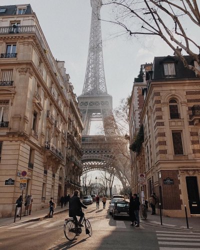 Эйфелева башня в Париже