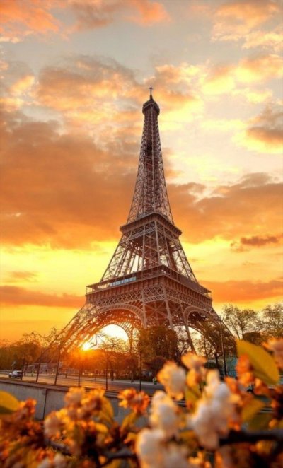 Эйфелева башня в Париже