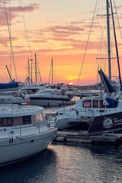 Морской порт Сочи закат