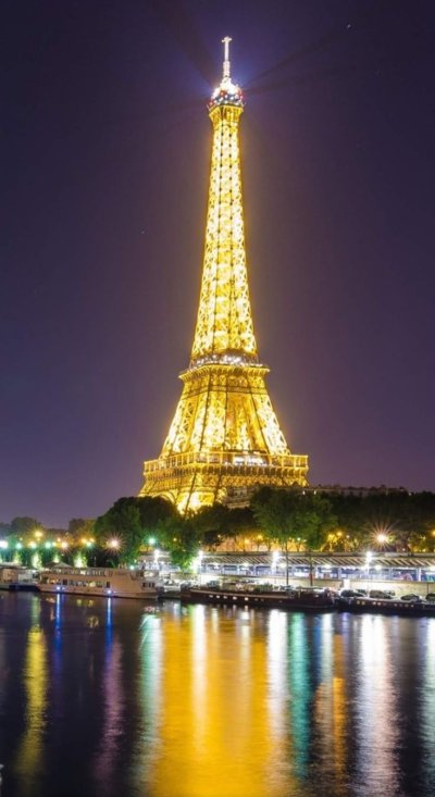 Эйфелева башня в Париже
