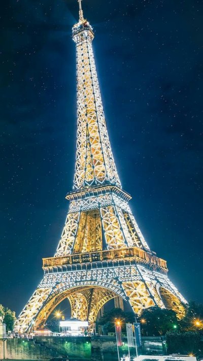 Эйфелева башня в Париже