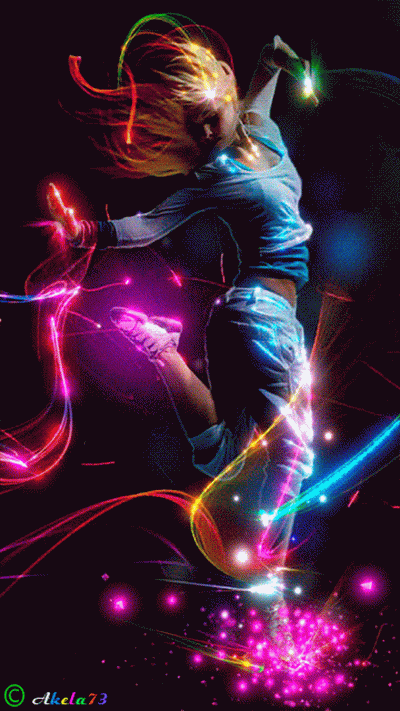 Танцующая девушка