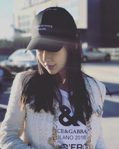 Красивые девушки в бейсболках