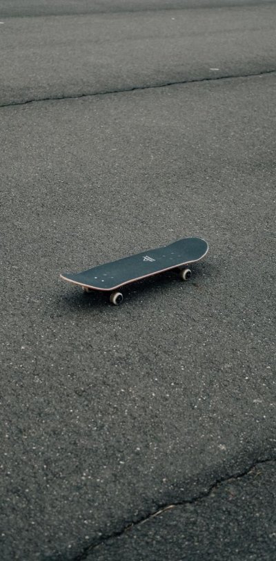 Скейт на асфальте