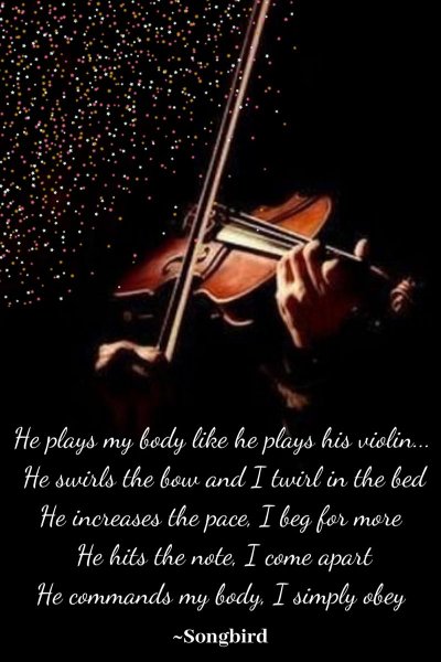 Скрипка на темном фоне