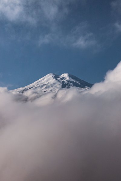 Эльбрус над облаками