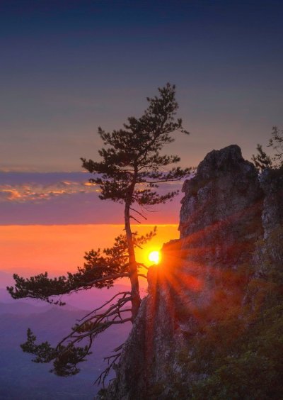 Красивый закат в горах