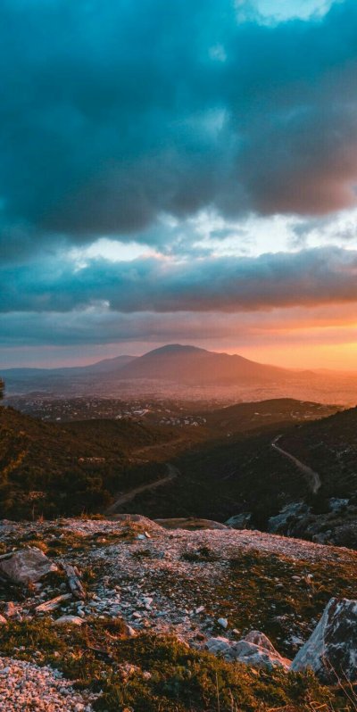 Красивый закат в горах