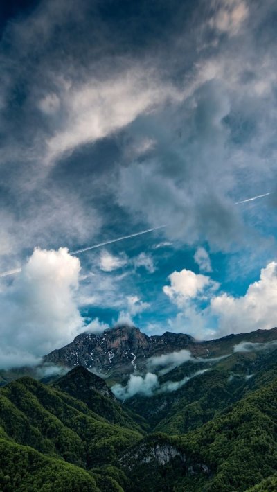 Горы в облаках