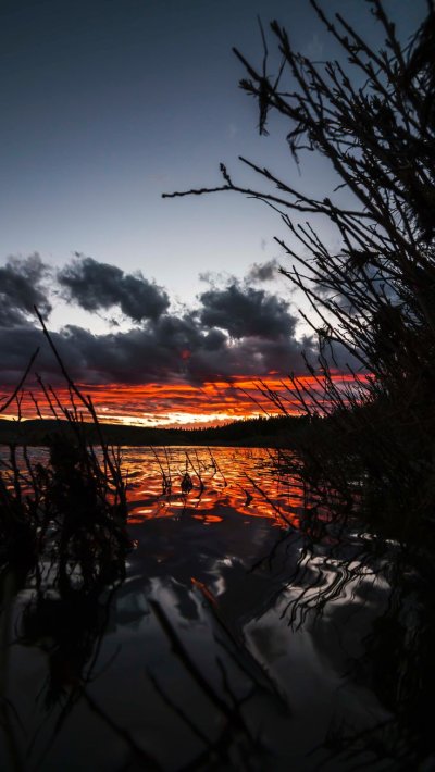 Закат на озере