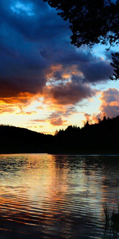 Закат над озером