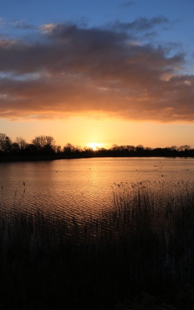 Закат над водой