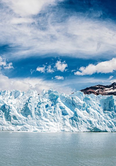 Ледяная гора вода