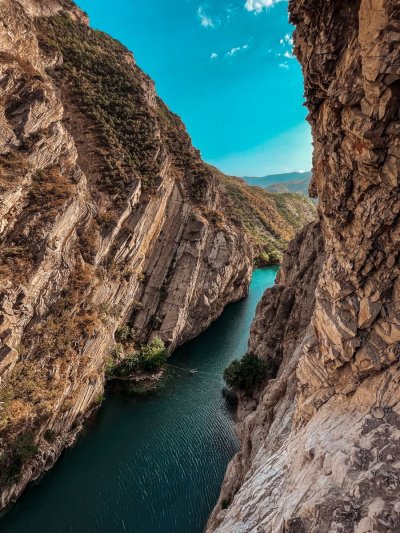 Глубокий каньон