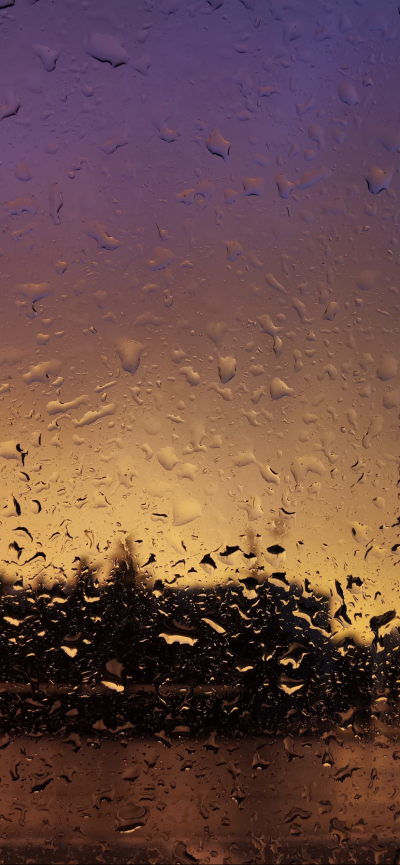 Капли на стекле