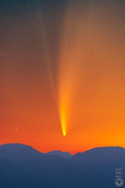 Комета над горами