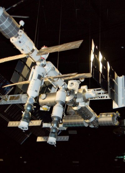 Солнечные батареи в космосе фото