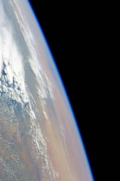 Земля в иллюминаторе фото из космоса