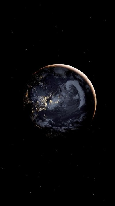 Планета на черном фоне