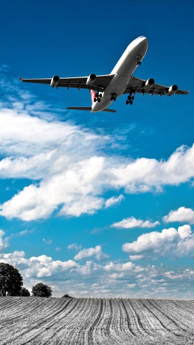 Самолет в небе