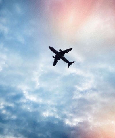 Самолет в небе