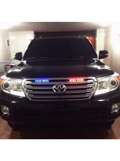 Toyota Land Cruiser 200 с мигалками