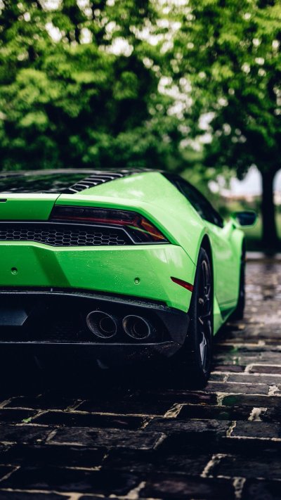 Зеленый автомобиль