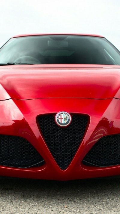 Alfa Romeo красная
