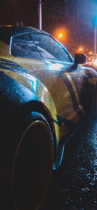 Машина под дождем