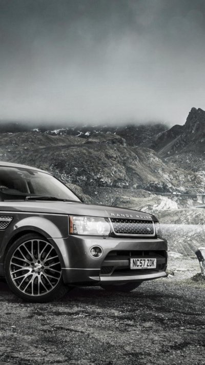 Рендж Ровер мокрый асфальт