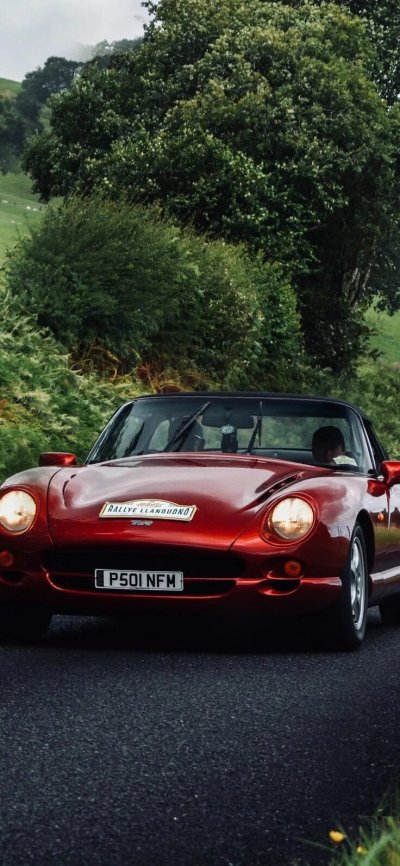 Красные кабриолеты