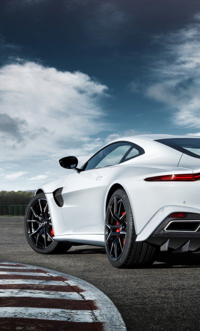 Астон Мартин