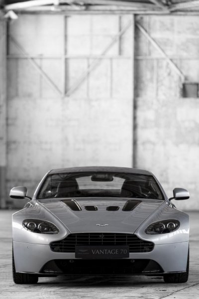 Aston Martin Vantage iphone