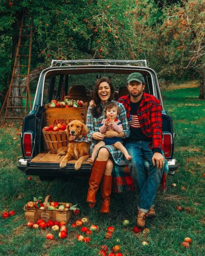 Семейная фотосессия с машиной