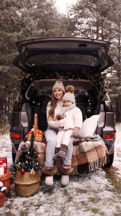 Новогодняя фотосессия в багажнике машины