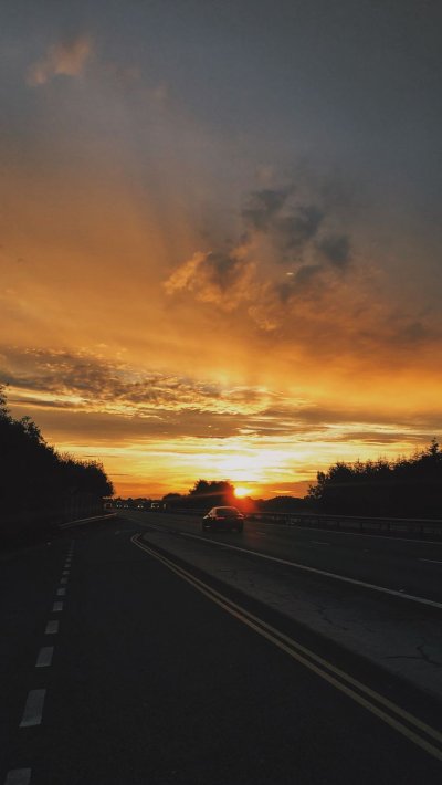 Машина на закате