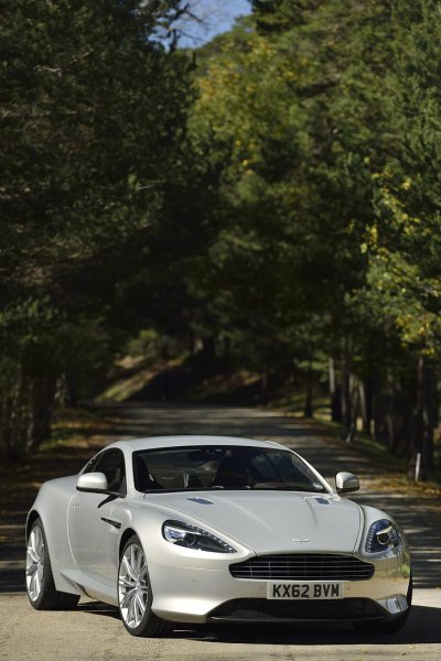 Астон Мартин db9