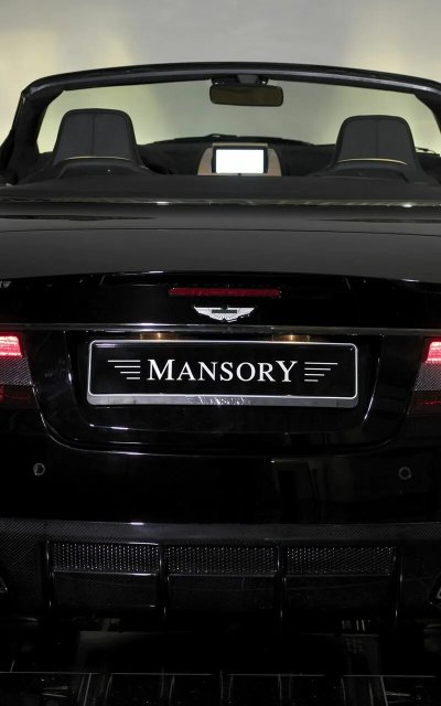 Астон Мартин вид сзади сзади в темноте