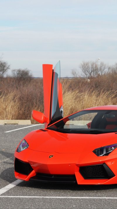 Красный спорткар