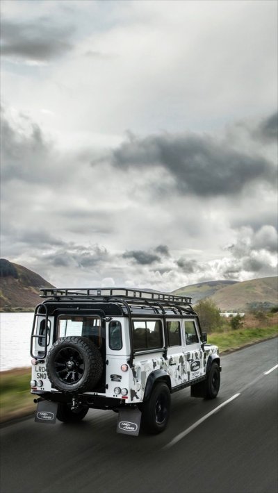 Land Rover Defender works v8