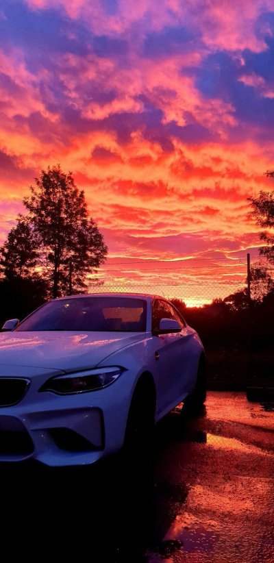 Машина на закате