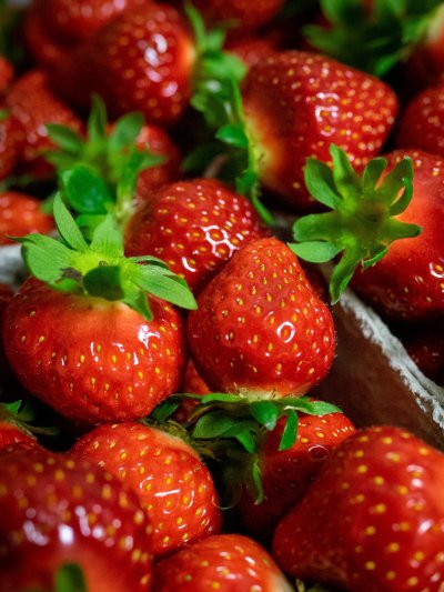 Заставка на телефон клубника