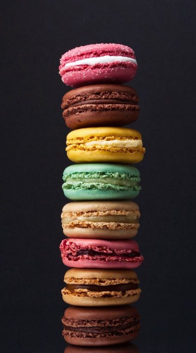 Яркие пирожные