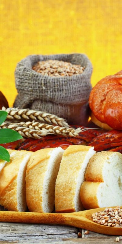 Стол с плюшками