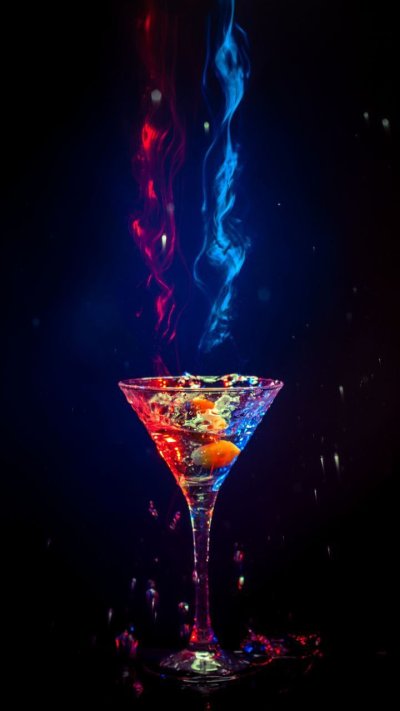 Коктейли на черном фоне